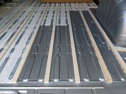 Pose des tasseaux et du polystyrène