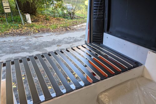 Sommier à lattes recoupé